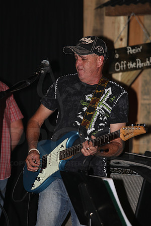 Midnight Hurricanes (Boogies Bar & Grill) 9-13-2014 (©Justin Manning) JWM_104
