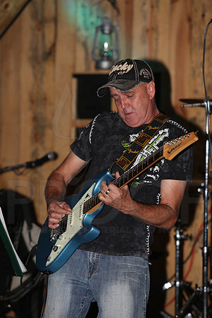 Midnight Hurricanes (Boogies Bar & Grill) 9-13-2014 (©Justin Manning) JWM_124