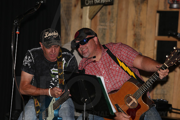 Midnight Hurricanes (Boogies Bar & Grill) 9-13-2014 (©Justin Manning) JWM_086