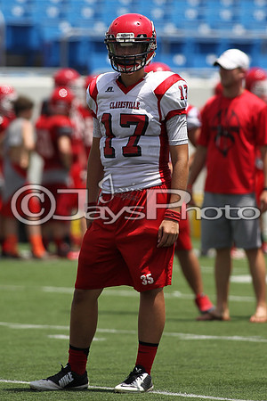 Football Team Camp (War Memorial Stadium) 6-16-2015 (©Justin Manning) JWM_0019