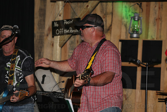 Midnight Hurricanes (Boogies Bar & Grill) 9-13-2014 (©Justin Manning) JWM_077
