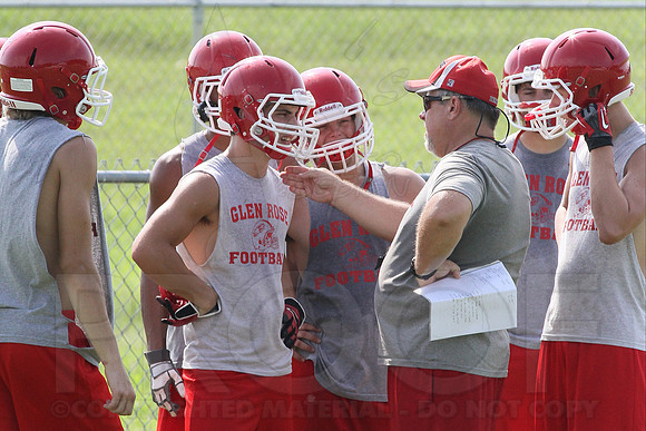 Glen Rose football practice 2 adays 8-5-13 (© Justin Manning) JWM0019