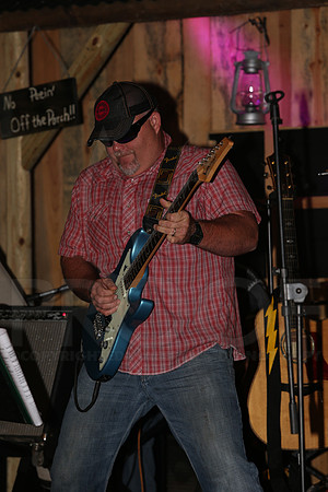 Midnight Hurricanes (Boogies Bar & Grill) 9-13-2014 (©Justin Manning) JWM_020