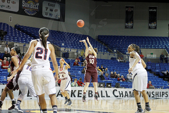 Florida Atlantic vs. UL-Monroe Women's JWM0337 (©Justin Manning)