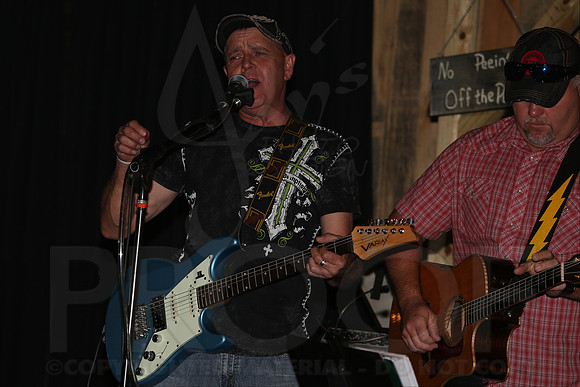 Midnight Hurricanes (Boogies Bar & Grill) 9-13-2014 (©Justin Manning) JWM_054