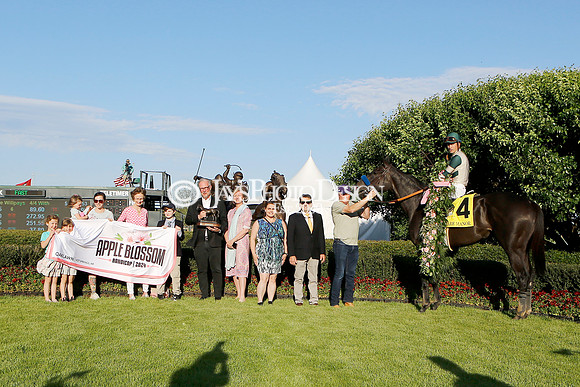 z240413_Apple Blossom Handicap_JWM_0009