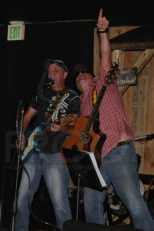Midnight Hurricanes (Boogies Bar & Grill) 9-13-2014 (©Justin Manning) JWM_070