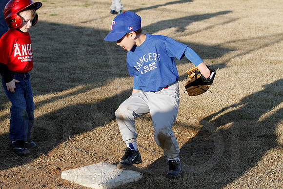 T-ball Angel's & Rangers 3-26-13 (© Justin Manning) JWM0063