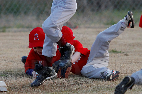 T-ball Angels vs Panthers 3-28-13 (© Justin Manning) JWM0032
