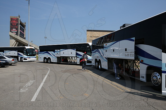 ASU football team departure for Aurbun 9-6-1 (© Justin Manning) JWM0006