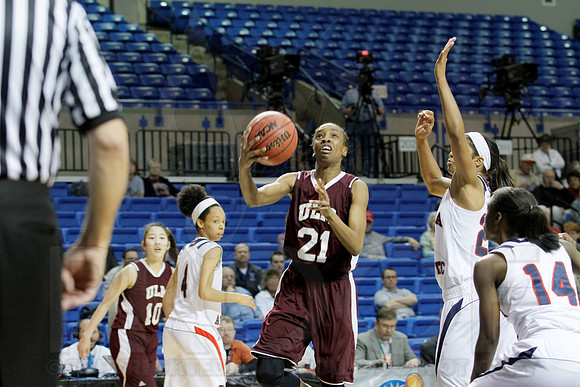 Florida Atlantic vs. UL-Monroe Women's JWM0309 (©Justin Manning)