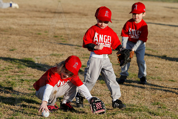 T-ball Angel's & Rangers 3-26-13 (© Justin Manning) JWM0094