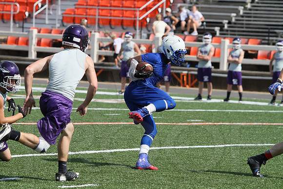 1st Annual James King 7 on 7 (Malvern) (� Justin Manning) JWM0130