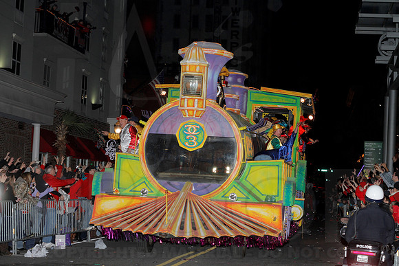 GoDaddy Bowl Mardi Gras Parade (©Justin Manning) JWM_0190