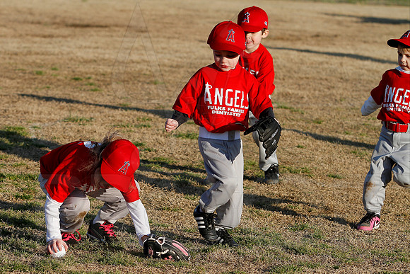 T-ball Angel's & Rangers 3-26-13 (© Justin Manning) JWM0095