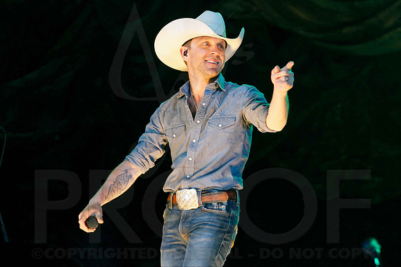 Justin Moore Concert 4-25-2014 (© Justin Manning) JWM_0372