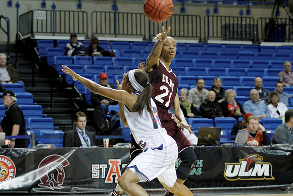 Florida Atlantic vs. UL-Monroe Women's JWM0248 (©Justin Manning)