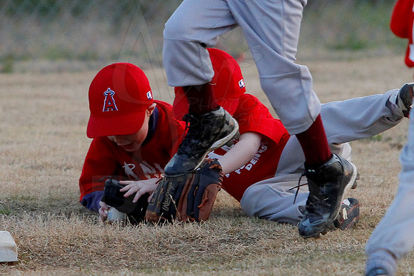 T-ball Angels vs Panthers 3-28-13 (© Justin Manning) JWM0031