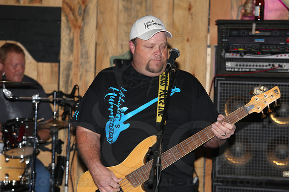 Midnight Hurricanes (Boogies Bar & Grill) 9-13-2014 (©Justin Manning) JWM_034