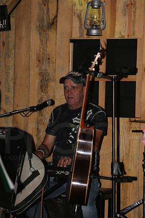 Midnight Hurricanes (Boogies Bar & Grill) 9-13-2014 (©Justin Manning) JWM_132