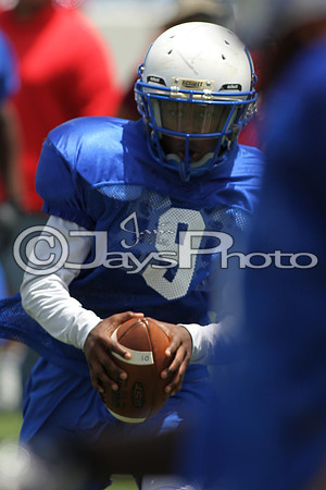 Football Team Camp (War Memorial Stadium) 6-16-2015 (©Justin Manning) JWM_0015