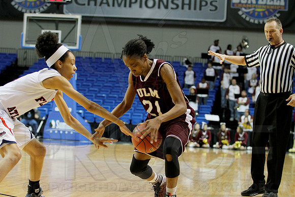 Florida Atlantic vs. UL-Monroe Women's JWM0205 (©Justin Manning)