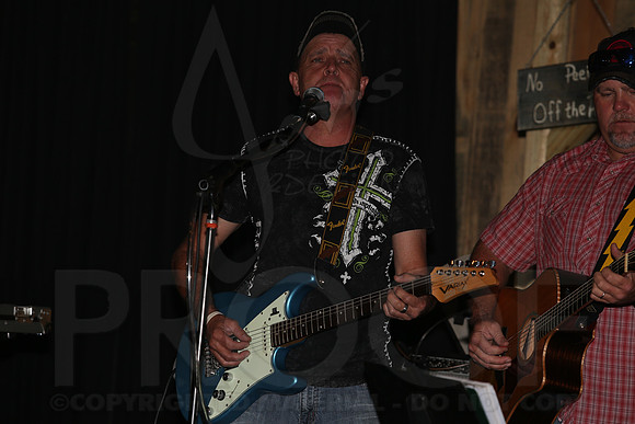 Midnight Hurricanes (Boogies Bar & Grill) 9-13-2014 (©Justin Manning) JWM_053