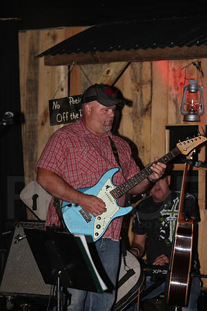 Midnight Hurricanes (Boogies Bar & Grill) 9-13-2014 (©Justin Manning) JWM_133