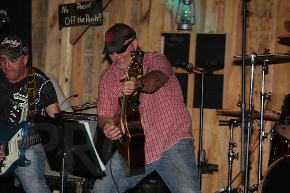 Midnight Hurricanes (Boogies Bar & Grill) 9-13-2014 (©Justin Manning) JWM_080