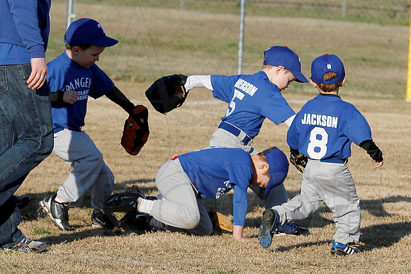 T-ball Angel's & Rangers 3-26-13 (© Justin Manning) JWM0022