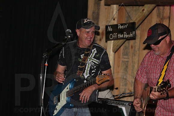 Midnight Hurricanes (Boogies Bar & Grill) 9-13-2014 (©Justin Manning) JWM_076