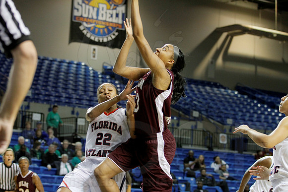 Florida Atlantic vs. UL-Monroe Women's JWM0112 (©Justin Manning)