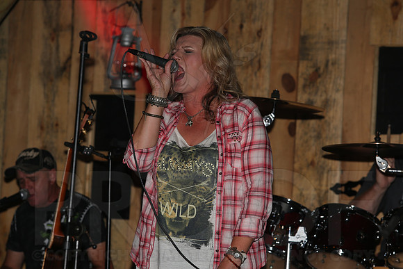 Midnight Hurricanes (Boogies Bar & Grill) 9-13-2014 (©Justin Manning) JWM_149