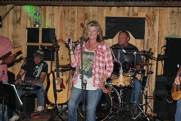 Midnight Hurricanes (Boogies Bar & Grill) 9-13-2014 (©Justin Manning) JWM_036