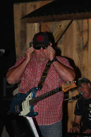 Midnight Hurricanes (Boogies Bar & Grill) 9-13-2014 (©Justin Manning) JWM_017