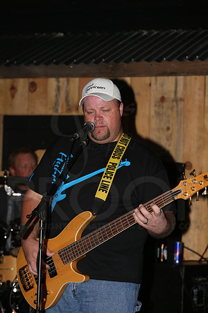 Midnight Hurricanes (Boogies Bar & Grill) 9-13-2014 (©Justin Manning) JWM_061