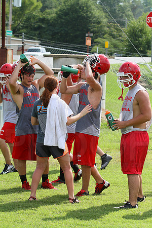 Glen Rose football practice 2 adays 8-6-13 (© Justin Manning) JWM0023