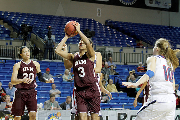 Florida Atlantic vs. UL-Monroe Women's JWM0304 (©Justin Manning)