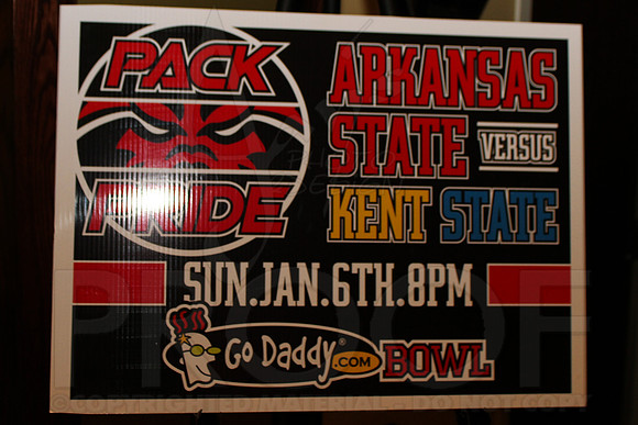 Go Daddy Bowl Registration 1-2-12 (Justin Manning)0025