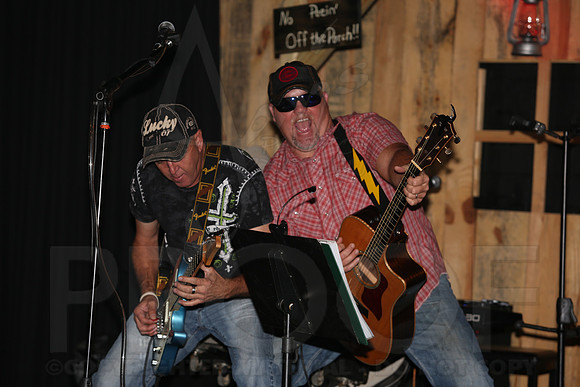 Midnight Hurricanes (Boogies Bar & Grill) 9-13-2014 (©Justin Manning) JWM_084