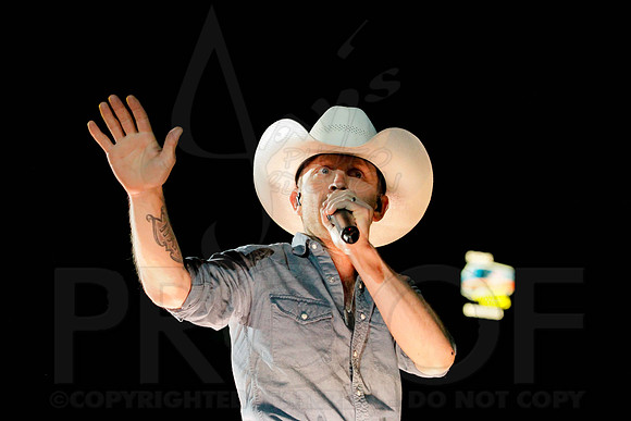 Justin Moore Concert 4-25-2014 (© Justin Manning) JWM_0494
