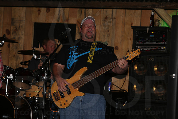 Midnight Hurricanes (Boogies Bar & Grill) 9-13-2014 (©Justin Manning) JWM_041