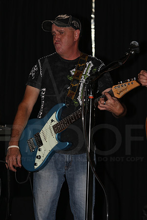 Midnight Hurricanes (Boogies Bar & Grill) 9-13-2014 (©Justin Manning) JWM_055
