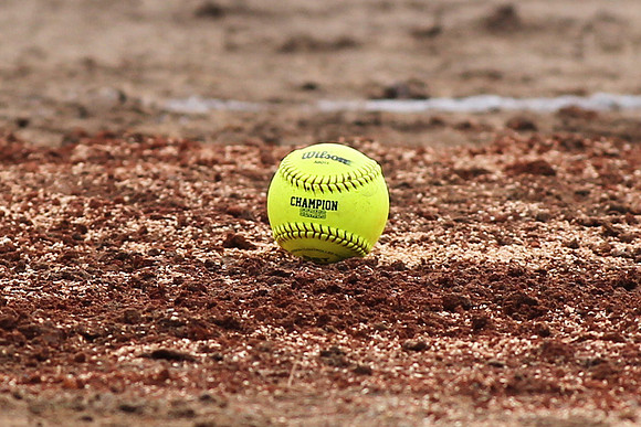 Glen Rose @ Malvern Softball 3-16-2015 (©Justin Manning) JWM_325