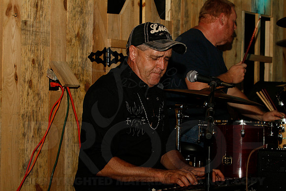 Midnight Hurricanes live at Boogies Bar and Grill 6-14-2014 (© Justin Manning) JWM_0104