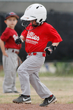 Phillies vs. Razorbacks 5-6 year old baseball 4-3-2014 (© Justin Manning) JWM_0114