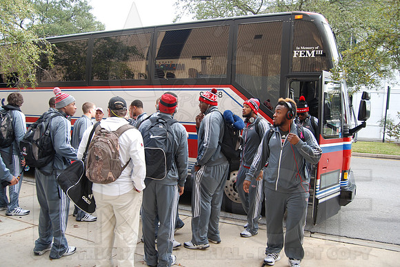Player welcoming to hotel 1-1-14 (©Justin Manning) (©Justin Manning) JWM_0099