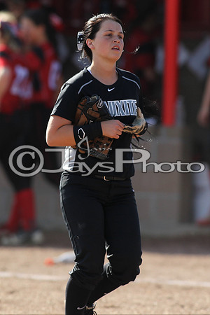 Bauxite @ Harmony Grove softball 4-21-2015 (©Justin Manning) JWM_0279