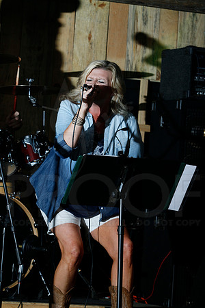 Midnight Hurricanes live at Boogies Bar and Grill 6-14-2014 (© Justin Manning) JWM_0036