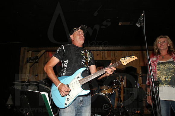 Midnight Hurricanes (Boogies Bar & Grill) 9-13-2014 (©Justin Manning) JWM_113
